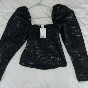 NWT H&M black puff sleeve top